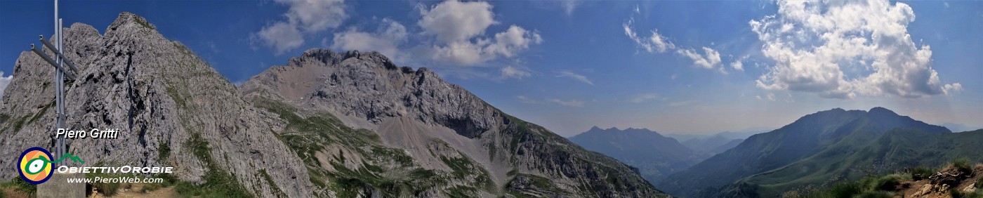 55 Dalla croce della Bocchetta di Corna Piana (2078 m) da sx Corna Piana, Arera, Alben, Menna.jpg